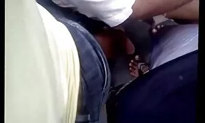مرد سیاه و سفید بمکد دیک کوچک و اجازه دهید آن را در بین دو پا باشد. لینک کانال های سکسی در تلگرام